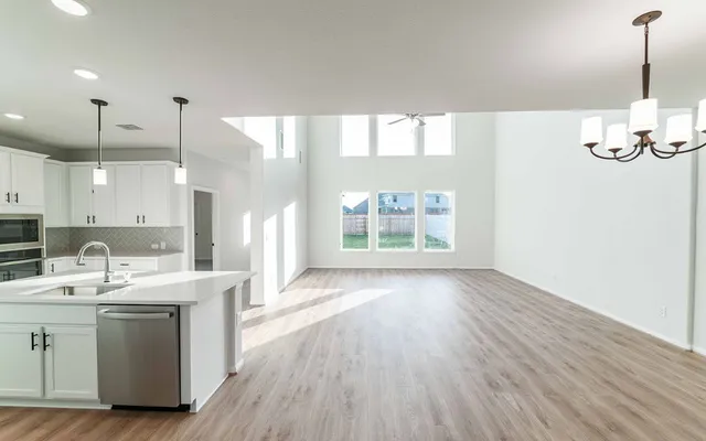 $610,383 | 332 Hollister Drive, Liberty Hill, TX 78642