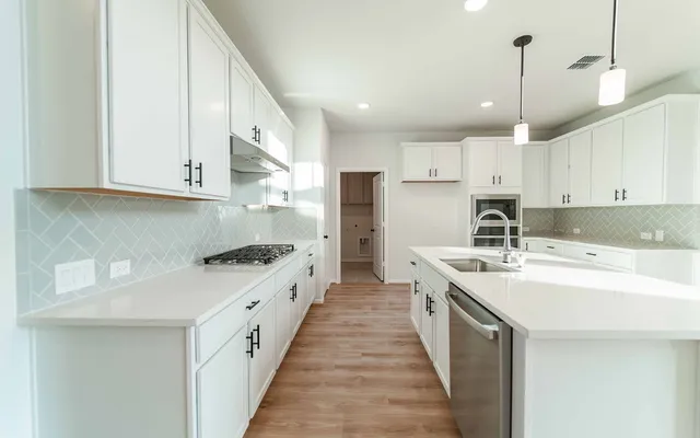 $610,383 | 332 Hollister Drive, Liberty Hill, TX 78642