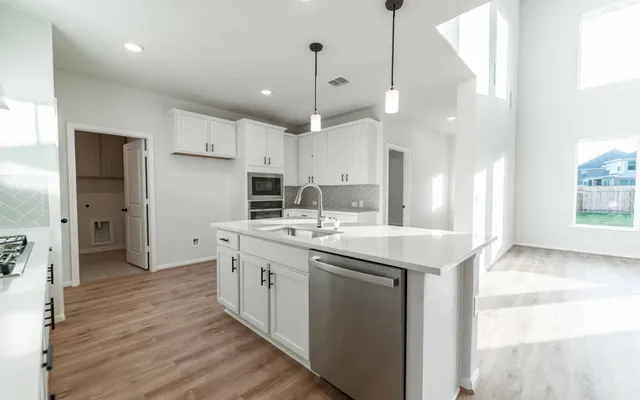 $610,383 | 332 Hollister Drive, Liberty Hill, TX 78642