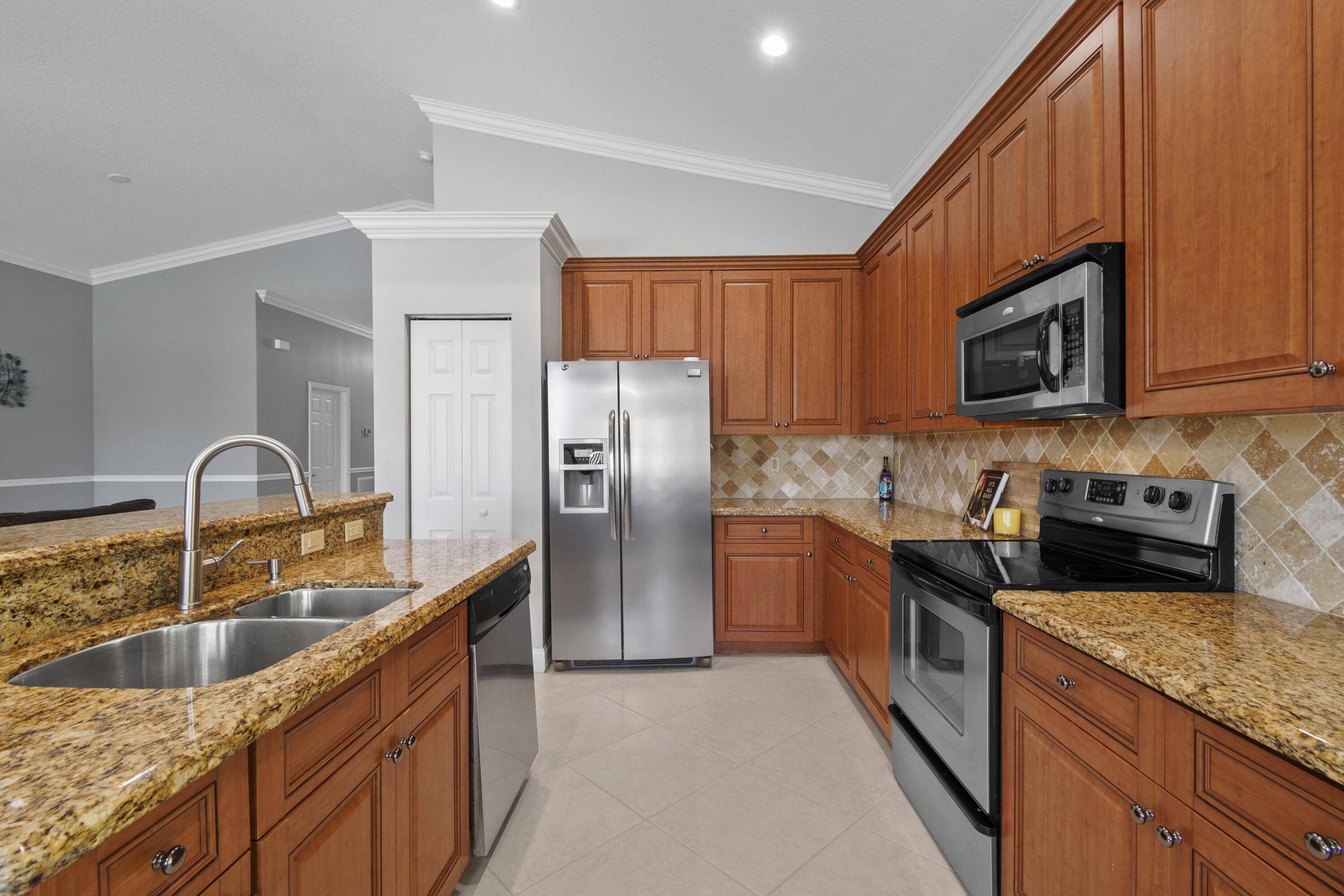3526 Old Lighthouse Circle Wellington, FL 33414 - Photo 4 of 35 14-LUX1951