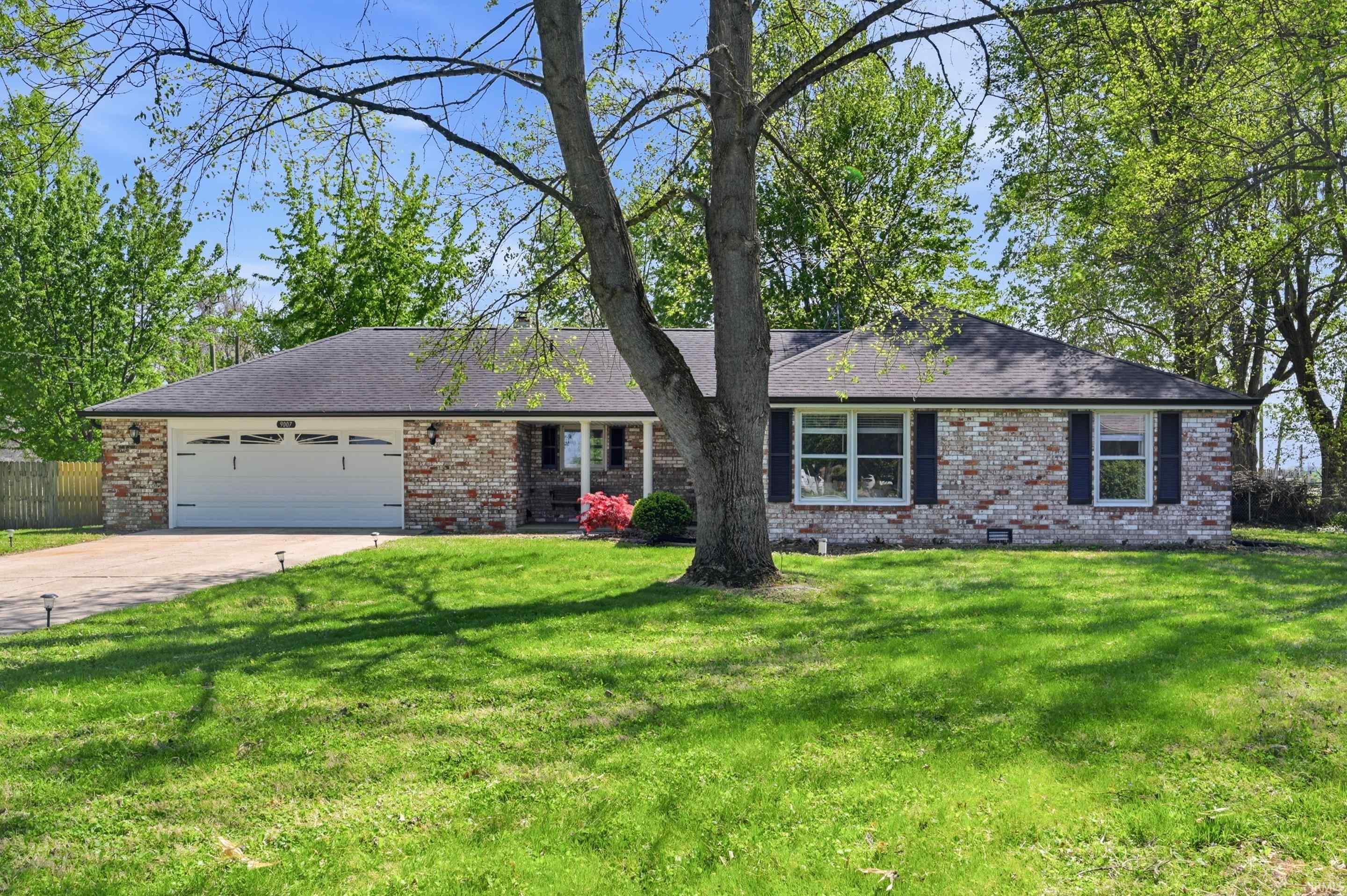 9007 Surrey Drive Pendleton, IN 46064 - Photo 2 of 23