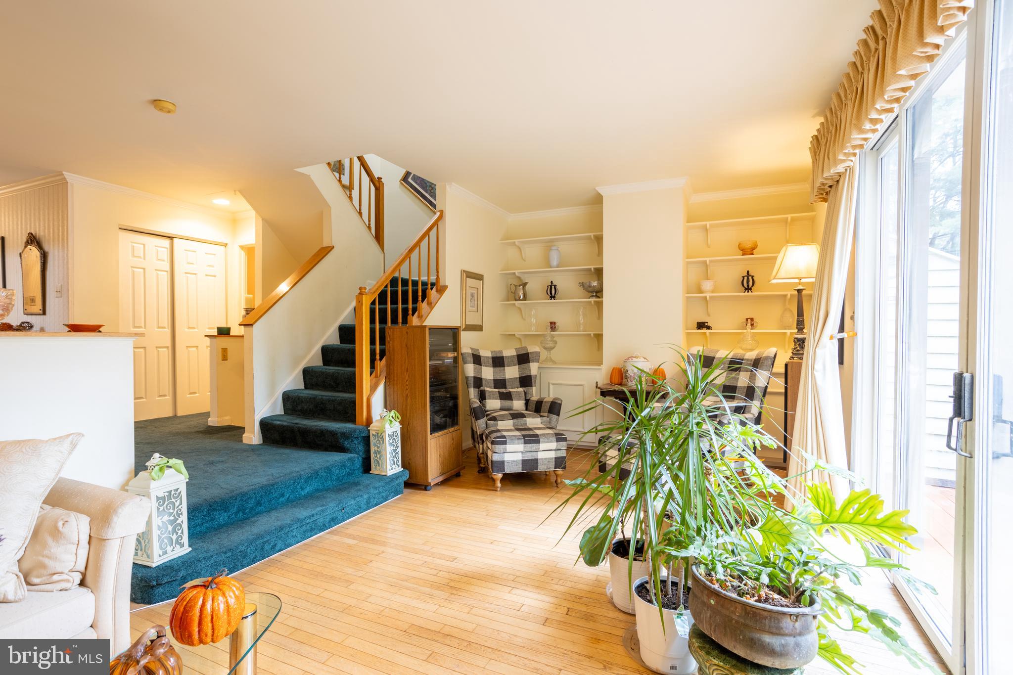 5065 Columbia Road, Unit 18 11 Columbia, MD 21044 - Photo 14 of 51 a workspace with furniture and a potted plant