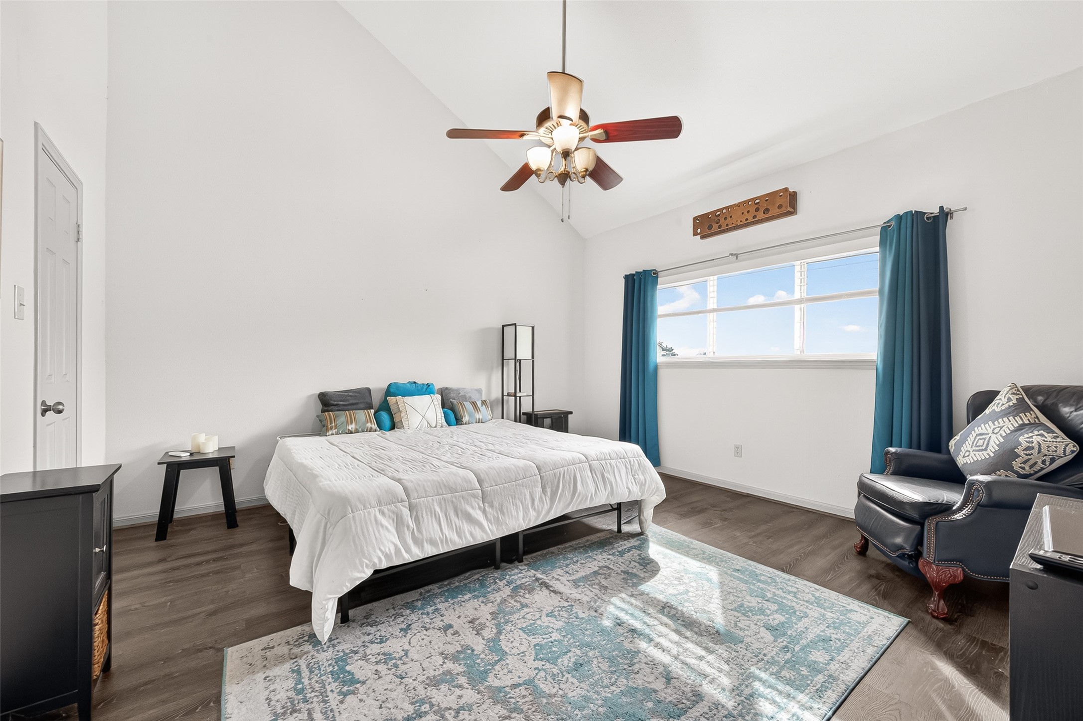 168 April Point Drive South, Unit 168 Conroe, TX 77356 - Photo 22 of 39 a bedroom with a bed and a window