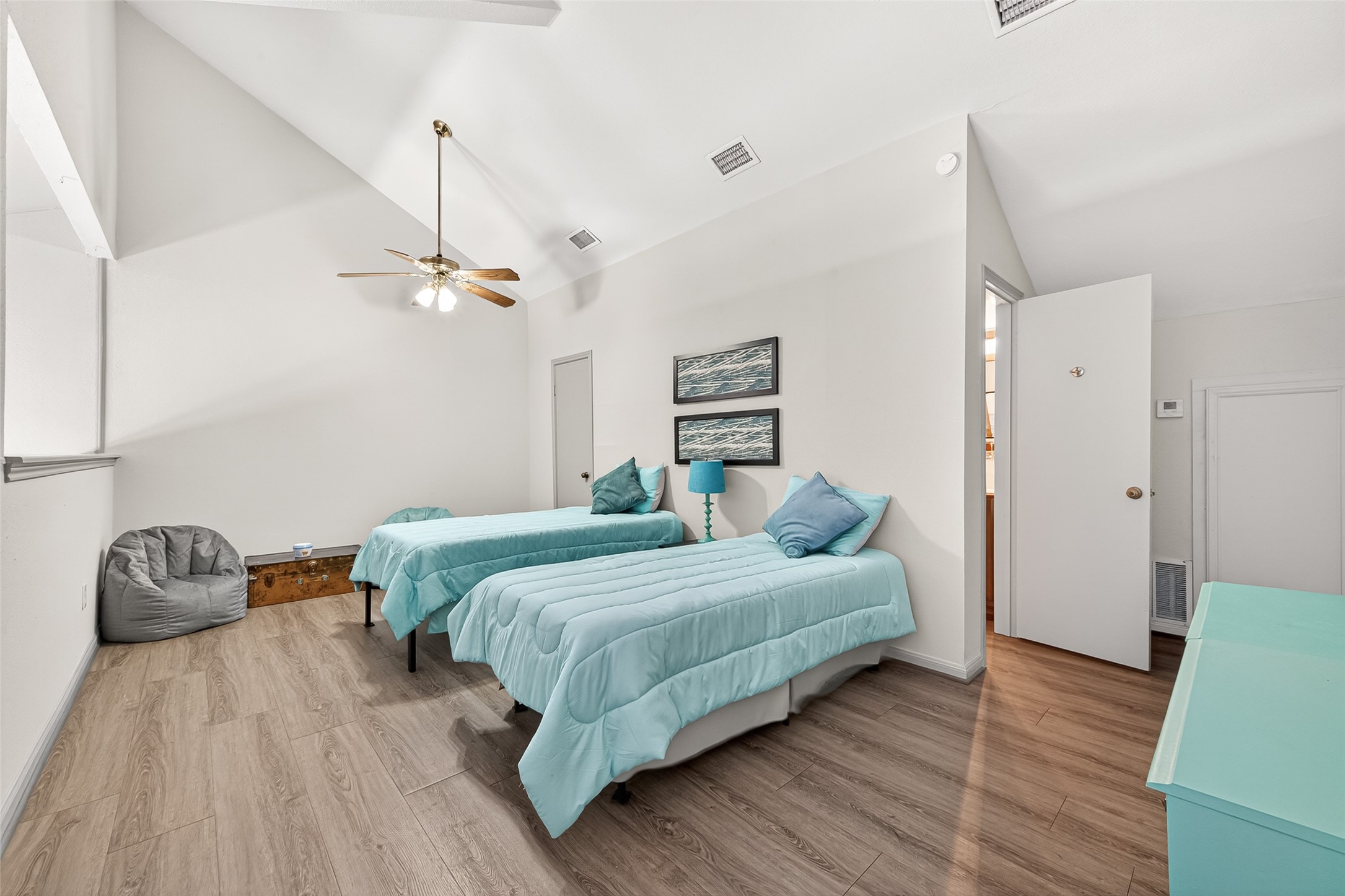 168 April Point Drive South, Unit 168 Conroe, TX 77356 - Photo 24 of 39 a bedroom with a bed and a chair