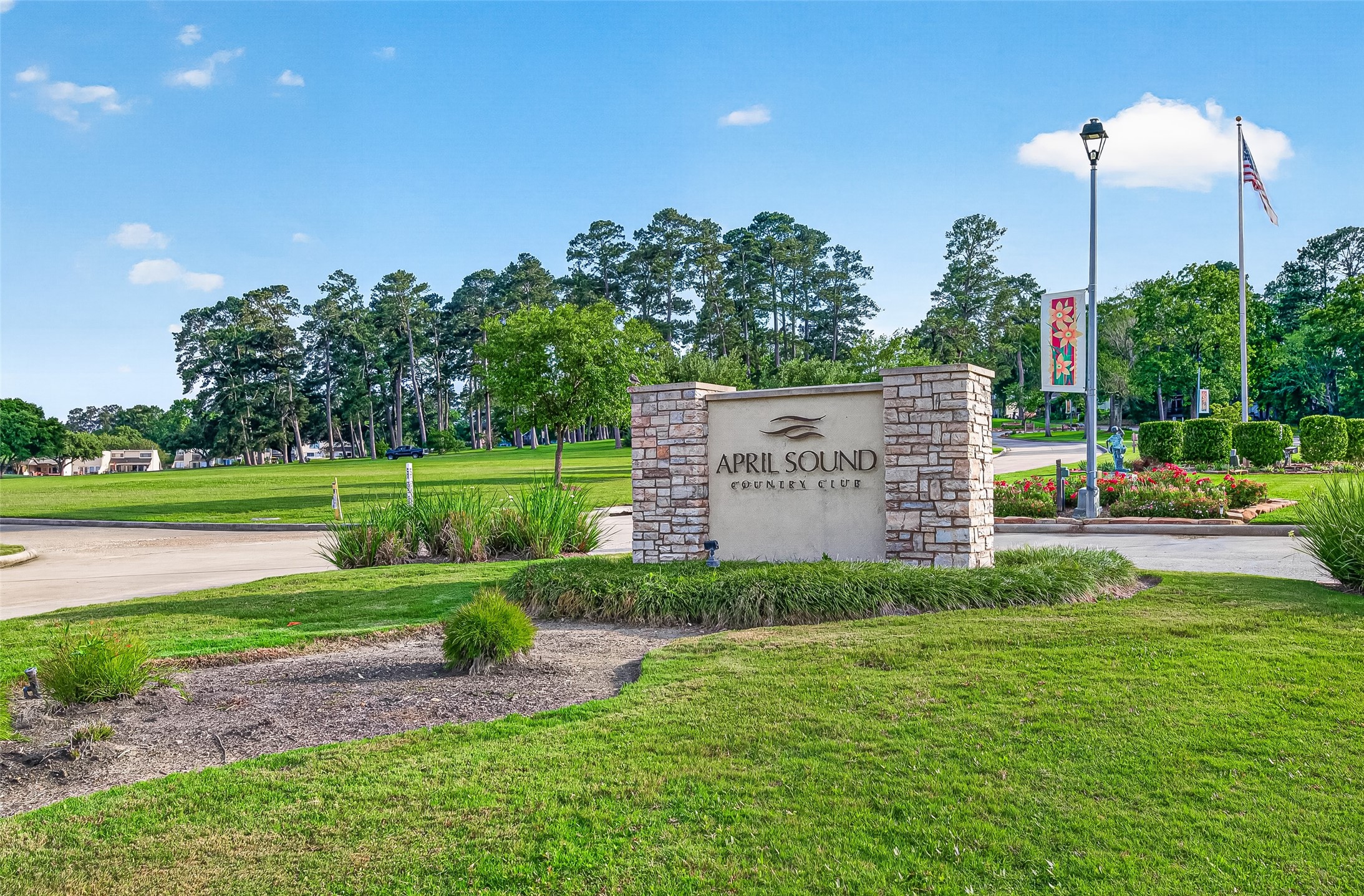 168 April Point Drive South, Unit 168 Conroe, TX 77356 - Photo 34 of 39 a view of a park with welcome board