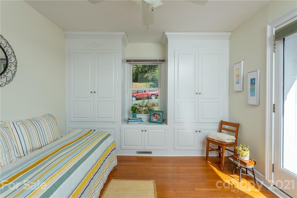 156 Beverly Road Asheville, NC 28805 - Photo 18 of 39 Gallery Image 18