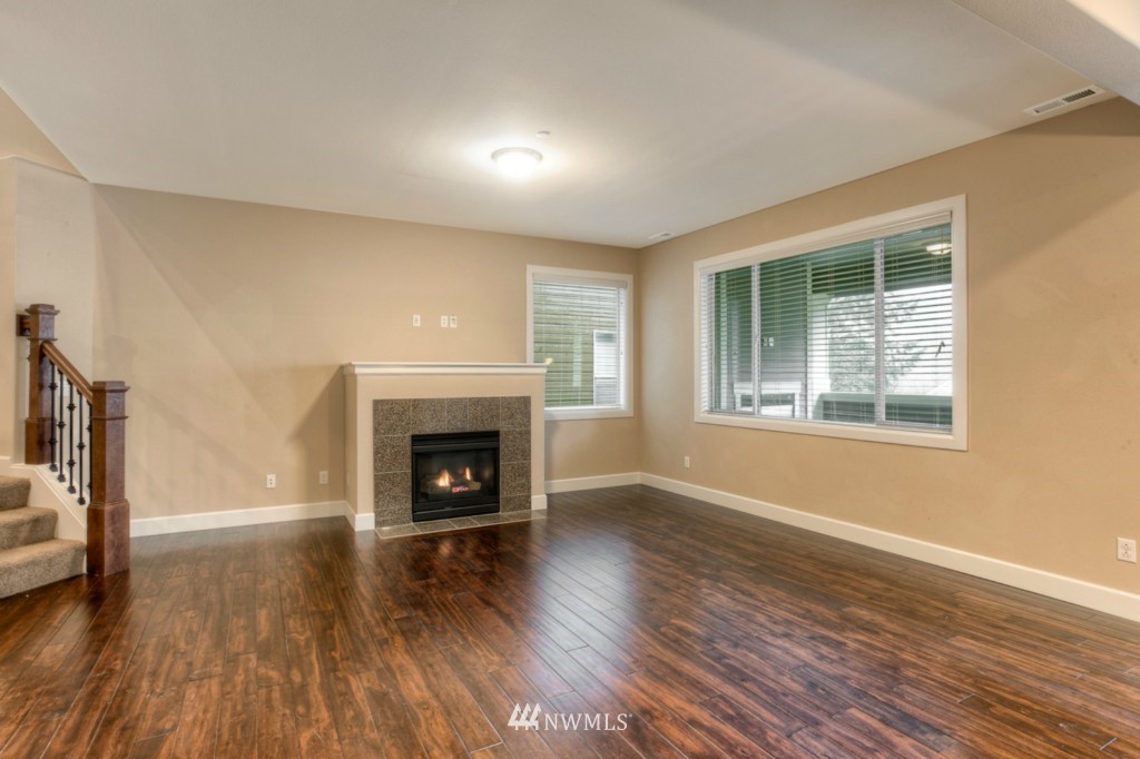 20045 94th Drive Northeast Bothell, WA 98011 - Photo 5 of 13 Gallery Image 5