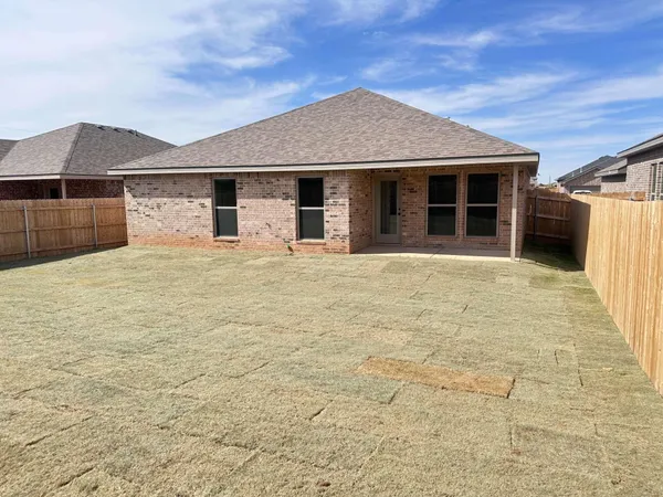 $1,895 | 307 East 24th Street, Wolfforth, TX 79382