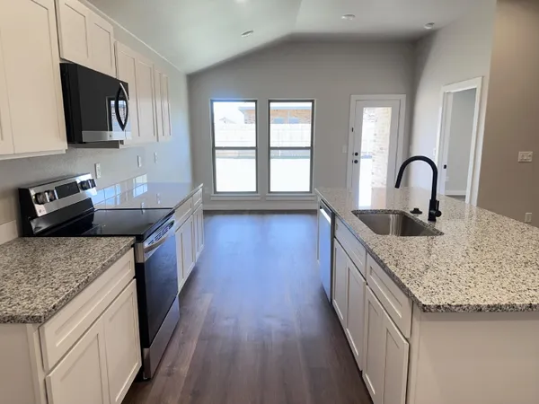 $1,895 | 307 East 24th Street, Wolfforth, TX 79382