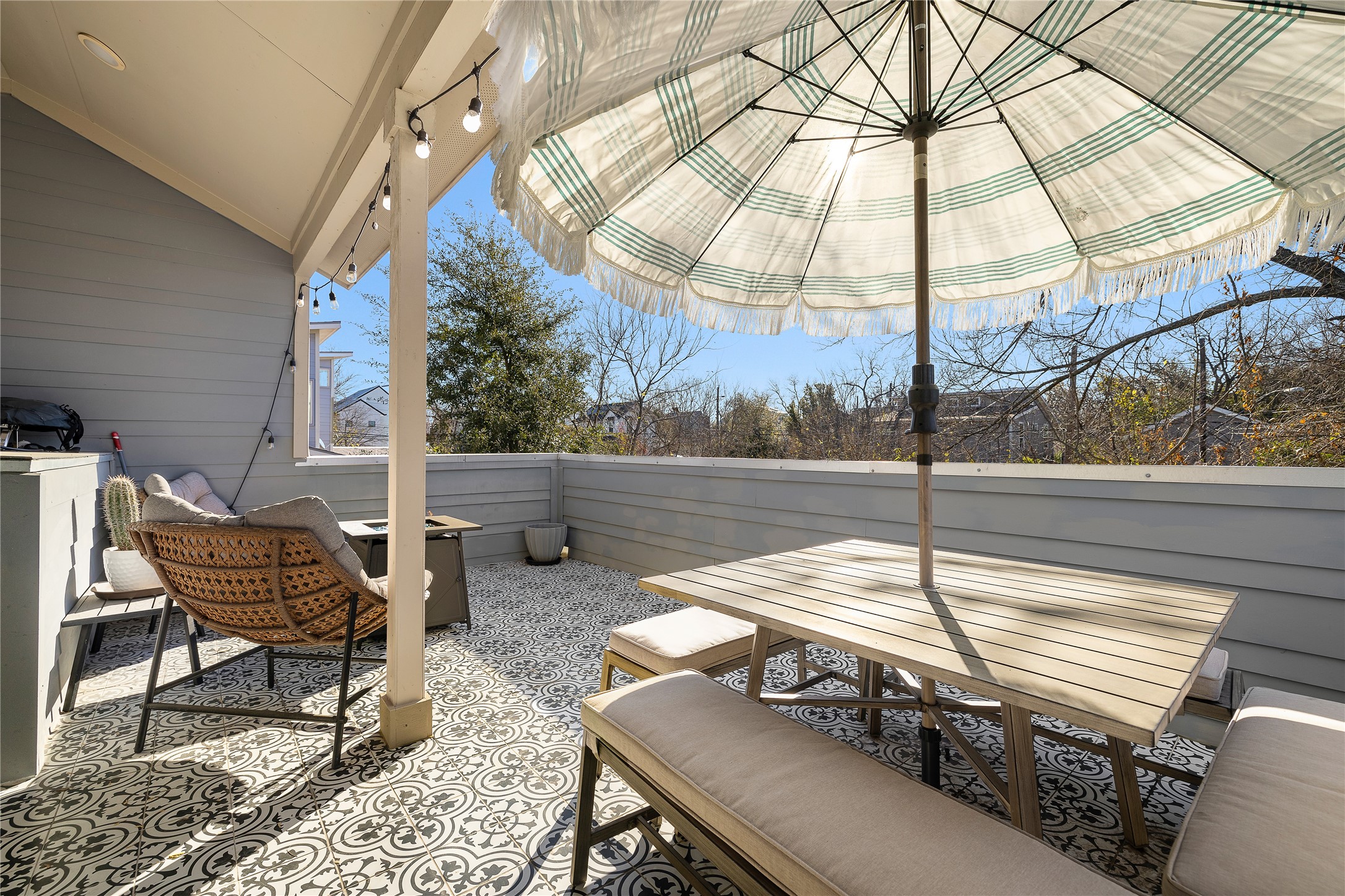 1402 Singleton Avenue, Unit B Austin, TX 78702 - Photo 19 of 25 Second story deck
