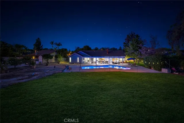a view of yard with beautiful house and green space