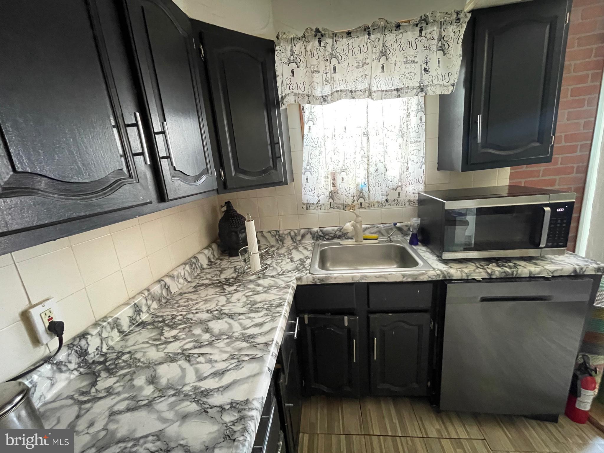 735 Grant Road Folcroft, PA 19032 - Photo 22 of 39 Charming kitchen with modern finishes.