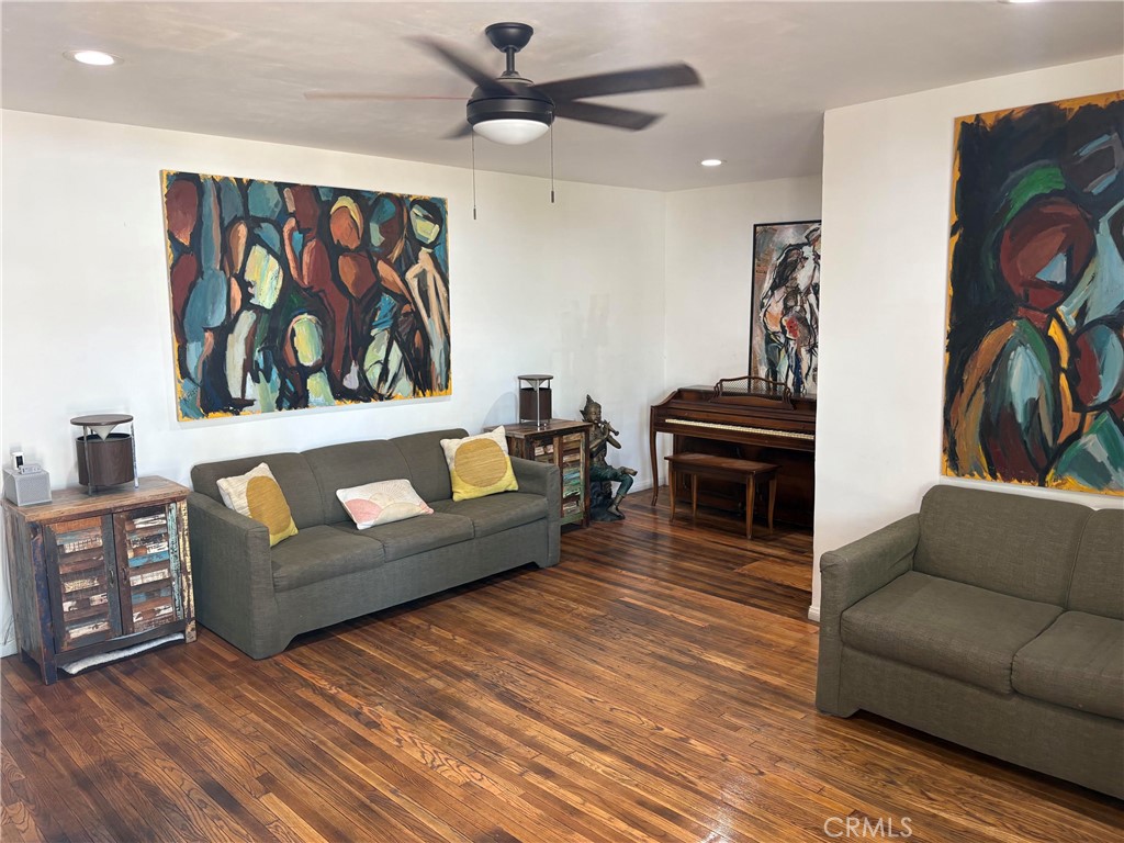 8441 Rincon Avenue Sun Valley, CA 91352 - Photo 4 of 30 Gallery Image 4