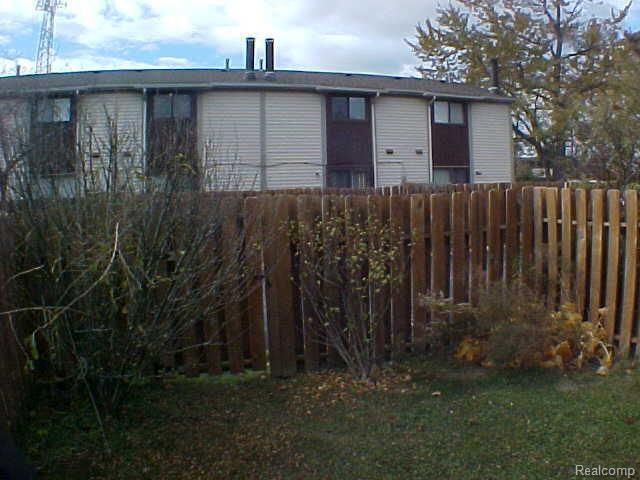 2445 Samoset Road, Unit 10 Royal Oak, MI 48073 - Photo 3 of 13 MVC-009S