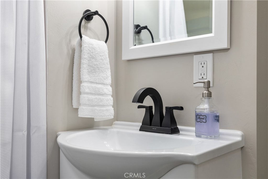 1636 Spring Street Paso Robles, CA 93446 - Photo 8 of 53 Bathroom