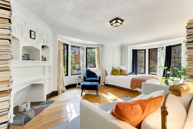 $263,000 | 1101 17th Avenue, Unit 201, Seattle, WA 98122