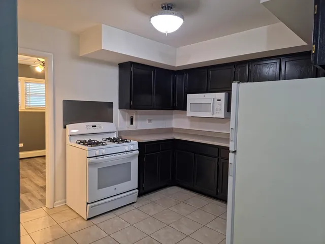 $145,000 | 1115 Holiday Lane, Unit 17, Des Plaines, IL 60016