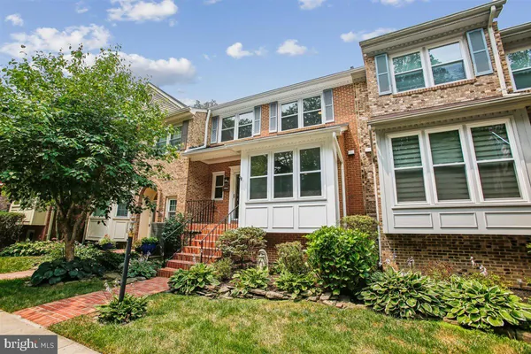$755,000 | 8044 Galla Knoll Circle, Springfield, VA 22153