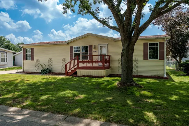 a view of a house with backyard