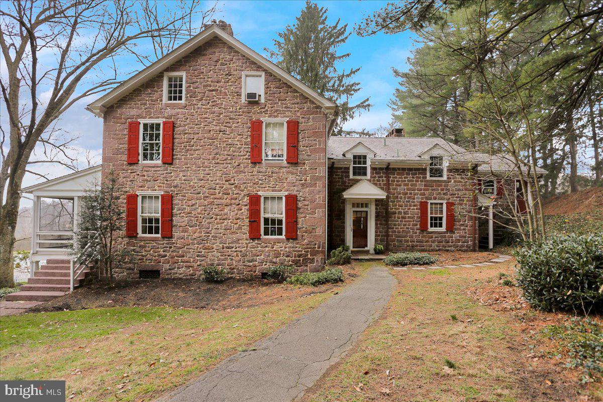261 Hampshire Road Reading, PA 19608 - Photo 2 of 64