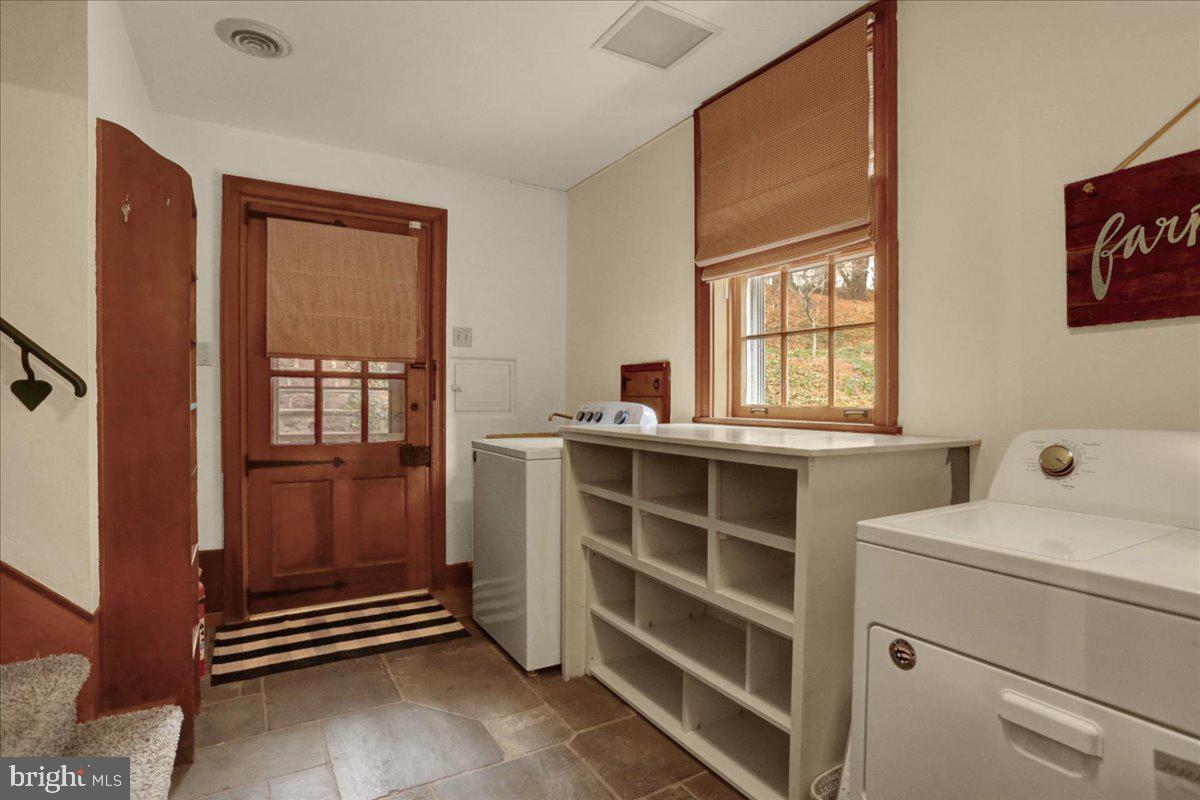 261 Hampshire Road Reading, PA 19608 - Photo 23 of 64