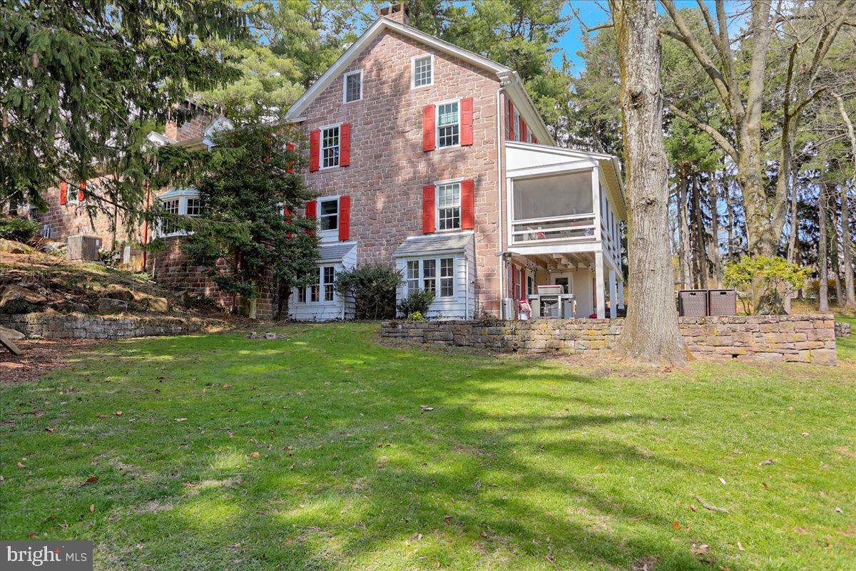 261 Hampshire Road Reading, PA 19608 - Photo 43 of 64