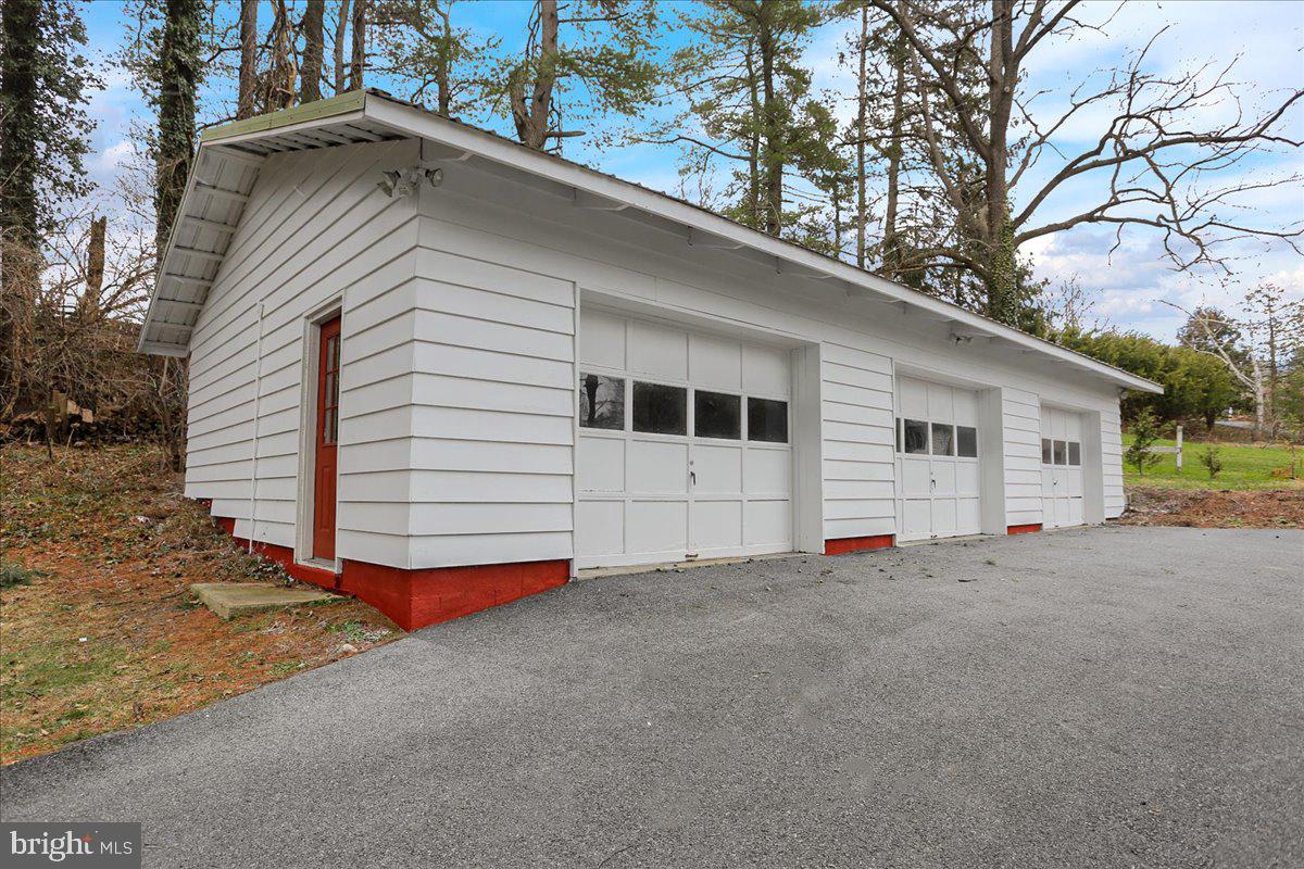 261 Hampshire Road Reading, PA 19608 - Photo 49 of 64