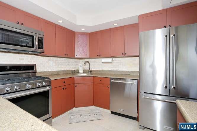 1 Horizon Road, Unit 619 Fort Lee, NJ 07024 - Photo 17 of 43