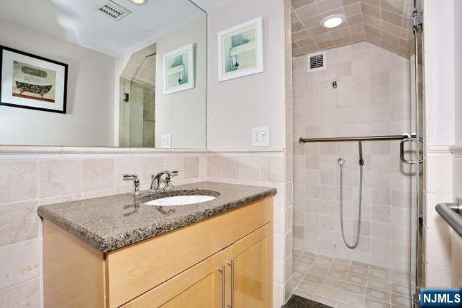 1 Horizon Road, Unit 619 Fort Lee, NJ 07024 - Photo 23 of 43