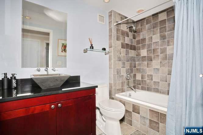 1 Horizon Road, Unit 619 Fort Lee, NJ 07024 - Photo 29 of 43