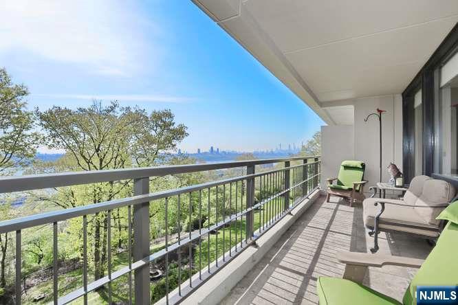 1 Horizon Road, Unit 619 Fort Lee, NJ 07024 - Photo 3 of 43