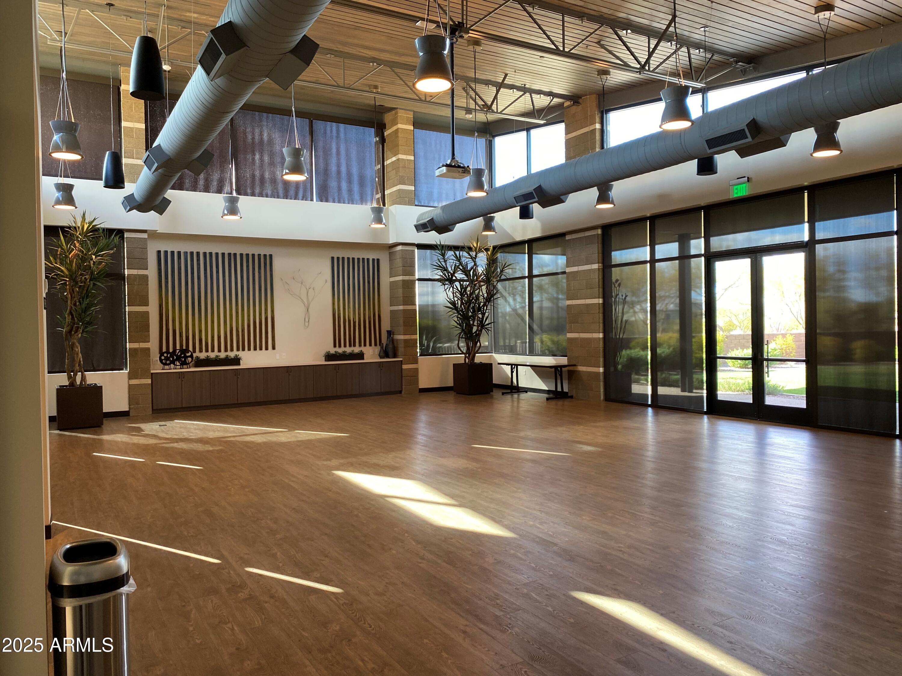 22211 North 31st Street Phoenix, AZ 85050 - Photo 92 of 94 a view of a building with sitting area