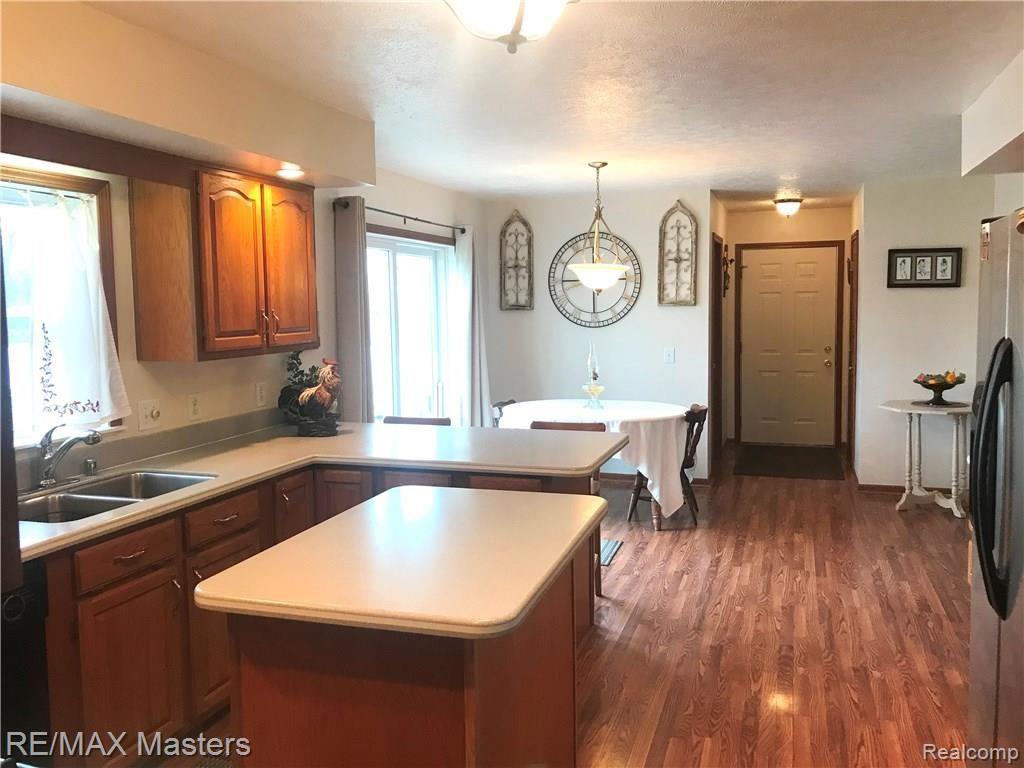 23205 Merriman Road New Boston, MI 48164 - Photo 8 of 49 Kitchen