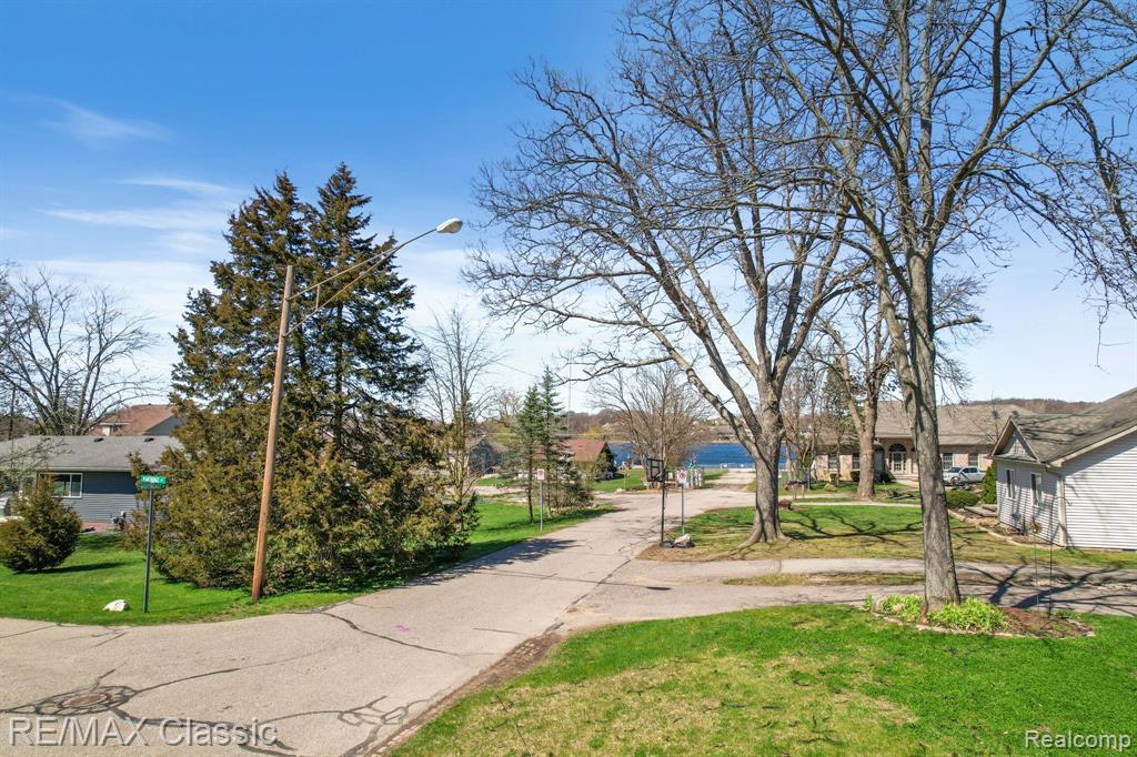 1510 Nightingale Road Wixom, MI 48393 - Photo 7 of 35