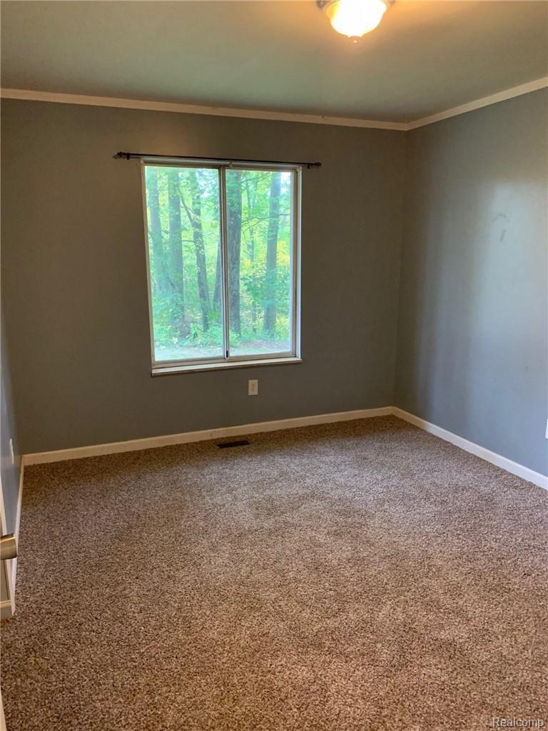 2053 Porter Road White Lake, MI 48383 - Photo 3 of 16 3.jpg