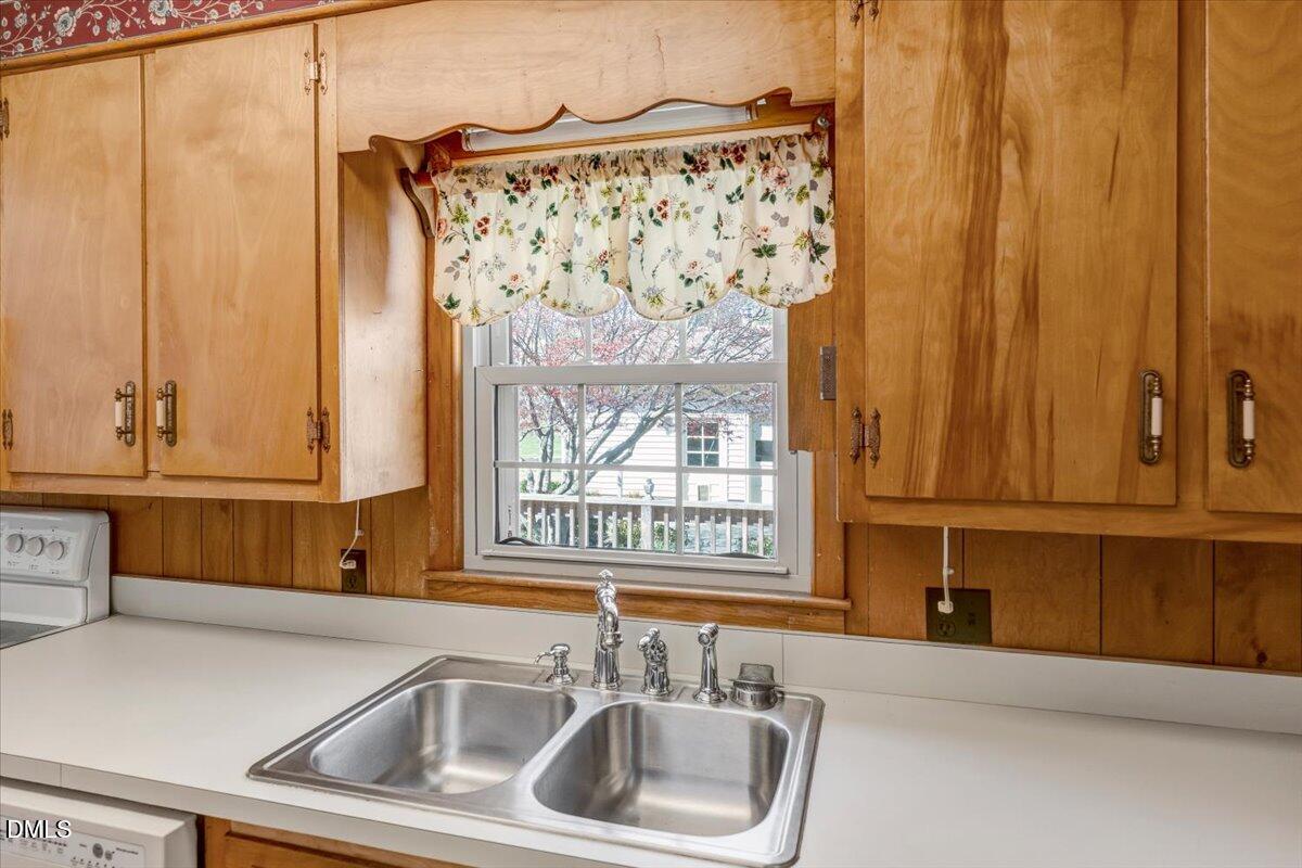 301 Brown Circle Rolesville, NC 27571 - Photo 10 of 31 Kitchen