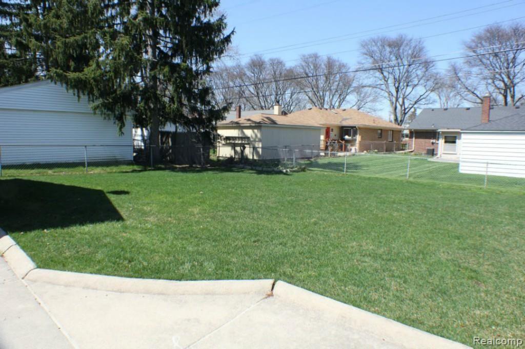 2795 Pembroke Road Birmingham, MI 48009 - Photo 24 of 24 Backyard.jpg