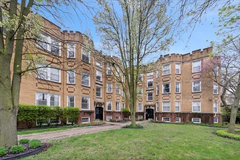 $300,000 | 2579 West Montrose Avenue, Unit 1N, Chicago, IL 60618