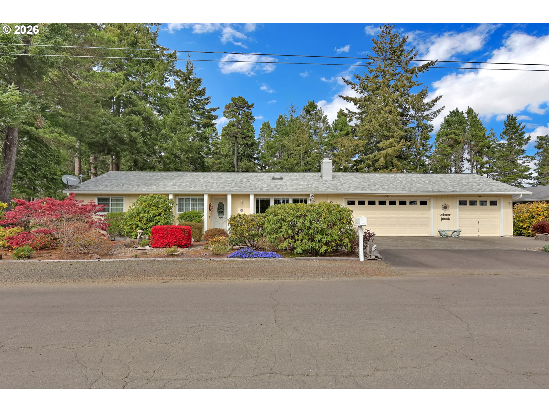 1415 20th Street Florence, OR 97439 - Photo 2 of 40 a view of a house with a street