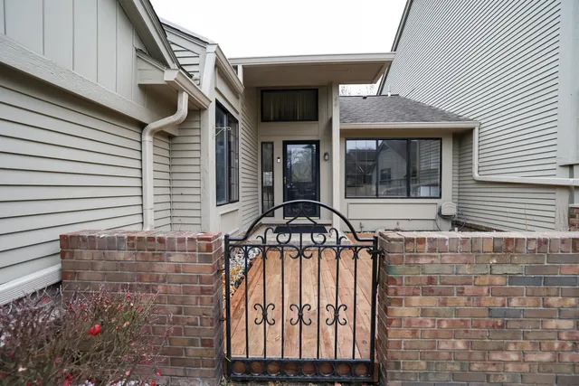 $374,900 | 7233 Creeks Bend Drive, West Bloomfield, MI 48322