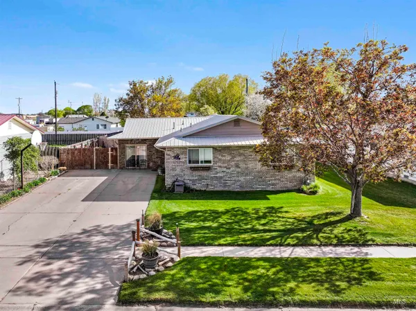 $369,900 | 603 6th Avenue East, Wendell, ID 83355