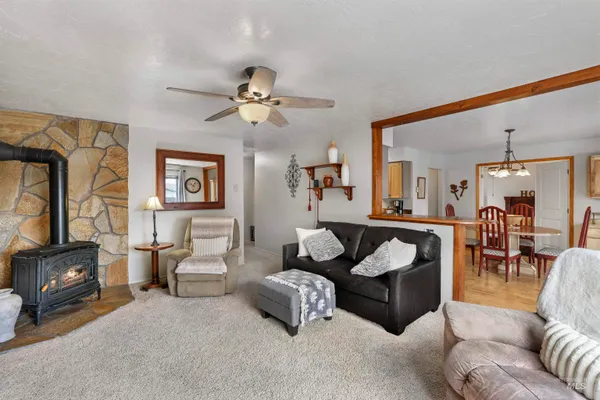 $369,900 | 603 6th Avenue East, Wendell, ID 83355