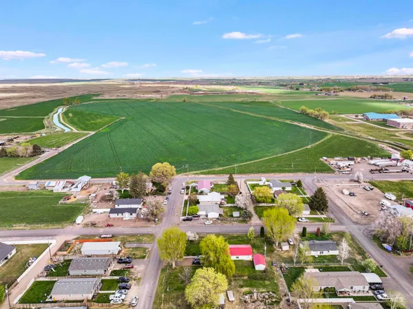 $369,900 | 603 6th Avenue East, Wendell, ID 83355