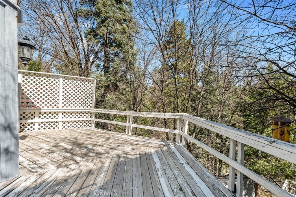 26305 Jacqueline Road Twin Peaks, CA 92391 - Photo 20 of 33 a view of balcony with wooden floor and fence