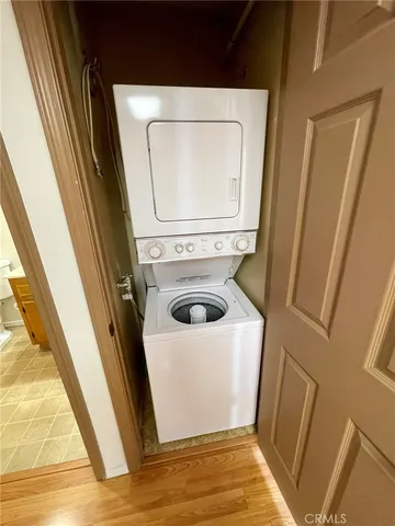 a close up view of a washer and dryer
