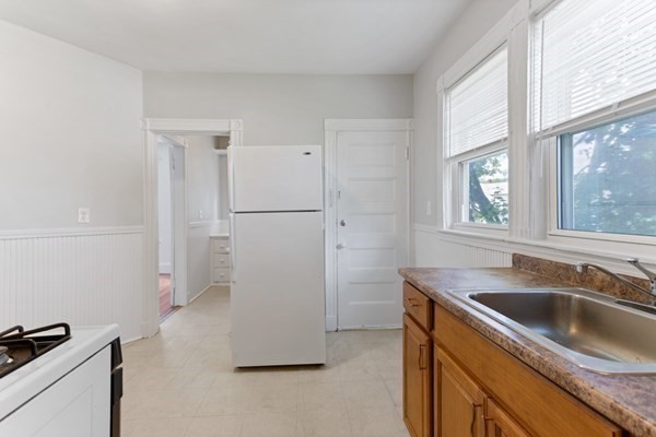 156 Talbot Avenue Boston, MA 02124 - Photo 10 of 28