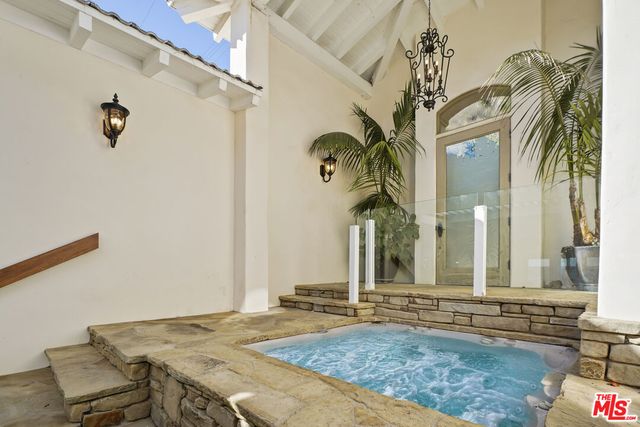 $10,925,000 | 26908 Malibu Cove Colony Drive, Malibu, CA 90265