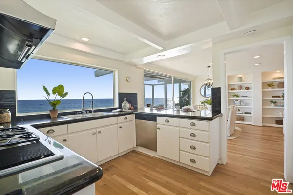 $10,925,000 | 26908 Malibu Cove Colony Drive, Malibu, CA 90265