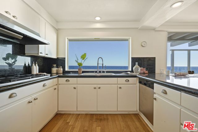 $10,925,000 | 26908 Malibu Cove Colony Drive, Malibu, CA 90265