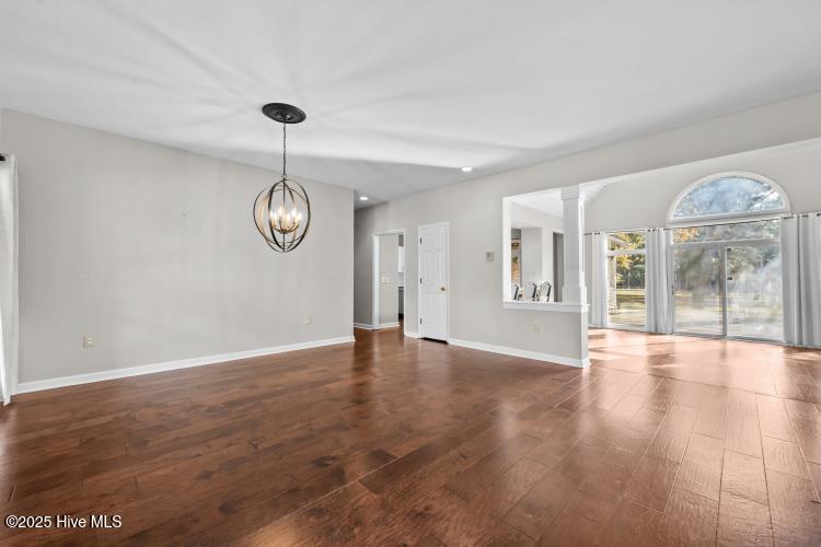 170 Lindenhurst Farm Road Aberdeen, NC 28315 - Photo 7 of 50 170 Lindenhurst dining